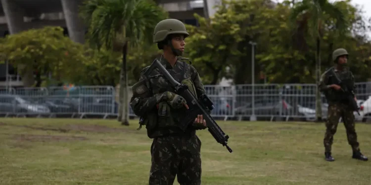 Tropas militares vão reforçar locais de votação no Rio de Janeiro