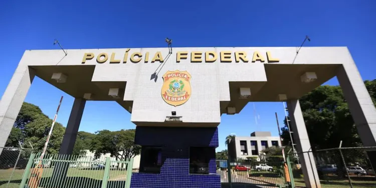Sindicato de servidores da PF manifesta apoio a diretores afastados