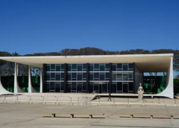 Fachin cobra manifestação da PGR sobre casos do INSS e Master