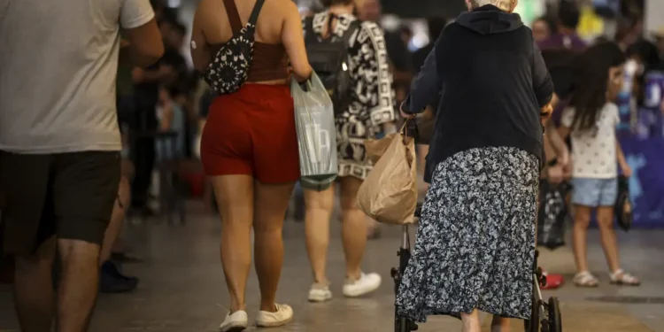 Corte amplo de gastos públicos afetaria área social, dizem economistas
