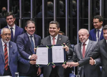 Congresso promulga emenda do fim da 6×1; escala 5×2 começa em 60 dias
